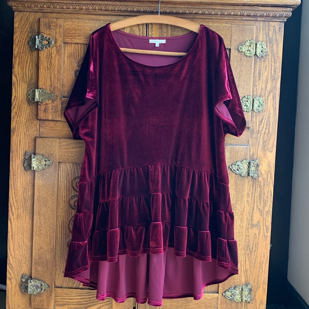 BAEVELY burgundy tiered high low hem top large